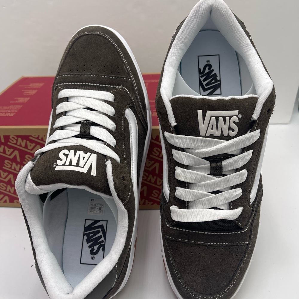 Vans Men's Brown Suede Hylane
Suede Brown
VN000D26DFN Sneakers - Picture 10 of 16